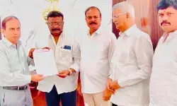 బోగస్, నకిలీ ఓట్లు తొలగించండి: ఈసీకి బీఆర్ఎస్ టీమ్ వినతి బోగస్, నకిలీ ఓట్లు తొలగించండి: ఈసీకి బీఆర్ఎస్ టీమ్ వినతి