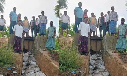 ప్రమాదకరంగా ’అత్తచెరువు‘ తూము