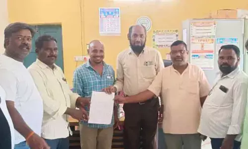 జ‌ర్న‌లిస్ట్ పై దాడి..ఎమ్మార్వో కు వినతి అంద‌జేత‌