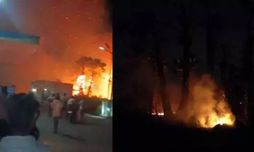 పెట్రోల్ బంక్ ద‌గ్గ‌ర‌లో ఎగిసిపడ్డ మంటలు