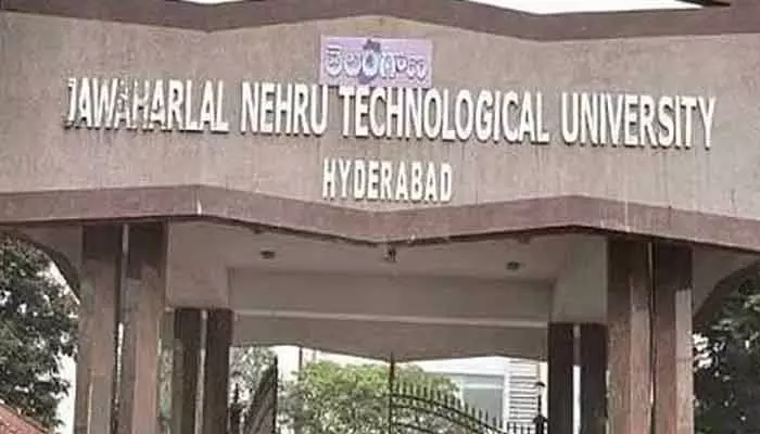 జేఎన్టీయూలో అధికారుల మధ్య ముదిరిన పంచాయతీ జేఎన్టీయూలో అధికారుల మధ్య ముదిరిన పంచాయతీ