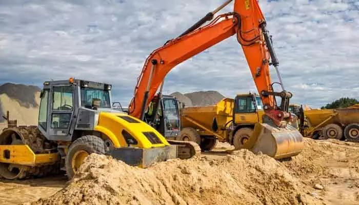రాష్ట్ర వ్యాప్తంగా ఇసుక తవ్వకాలు నిలిపివేసేందుకు కాంట్రాక్టర్ల సన్నద్ధం రాష్ట్ర వ్యాప్తంగా ఇసుక తవ్వకాలు నిలిపివేసేందుకు కాంట్రాక్టర్ల సన్నద్ధం