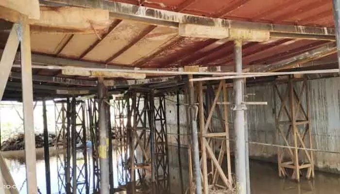 కల్వర్టు నాణ్యతకు తిలోదకాలు! కల్వర్టు నాణ్యతకు తిలోదకాలు!