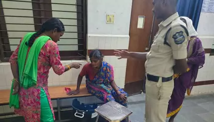 మానవత్వం చాటుకున్న సదాశివనగర్ పోలీసులు.. మానవత్వం చాటుకున్న సదాశివనగర్ పోలీసులు..