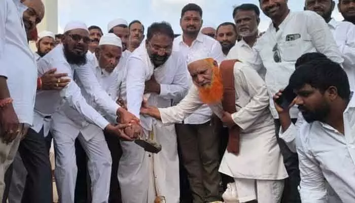 రాజగోపురం నిర్మాణానికి మంత్రి వాకిటి శ్రీహరి భూమి పూజ రాజగోపురం నిర్మాణానికి మంత్రి వాకిటి శ్రీహరి భూమి పూజ
