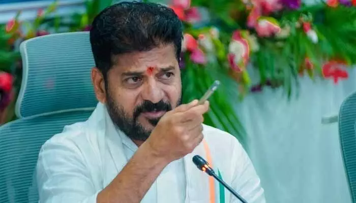 జలసౌధలో సీఎం రేవంత్ రెడ్డి కీలక సమీక్ష.. తుంగభద్ర జలాల హక్కులపై అధికారులకు దిశానిర్దేశం జలసౌధలో సీఎం రేవంత్ రెడ్డి కీలక సమీక్ష.. తుంగభద్ర జలాల హక్కులపై అధికారులకు దిశానిర్దేశం