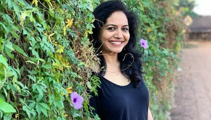 నా బాడీ నా హక్కు అంటే వాడి కళ్లు వాడి ఇష్టం.. సింగర్ సునిత సంచలన వ్యాఖ్యలు నా బాడీ నా హక్కు అంటే వాడి కళ్లు వాడి ఇష్టం.. సింగర్ సునిత సంచలన వ్యాఖ్యలు