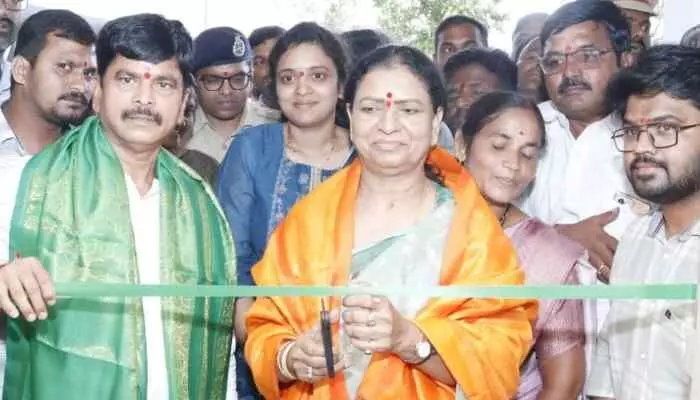 అమ్మాయిలు చదువులో రాణించాలి అమ్మాయిలు చదువులో రాణించాలి