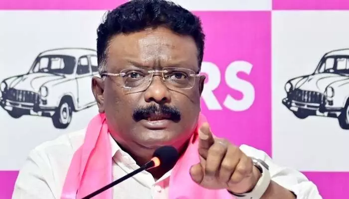 మెట్రో రైల్ ఆస్తులు రేవంత్ తాత జాగీరు కాదు.. బీఆర్ఎస్ ఎమ్మెల్సీ దాసోజు శ్రవణ్ ఫైర్ మెట్రో రైల్ ఆస్తులు రేవంత్ తాత జాగీరు కాదు.. బీఆర్ఎస్ ఎమ్మెల్సీ దాసోజు శ్రవణ్ ఫైర్