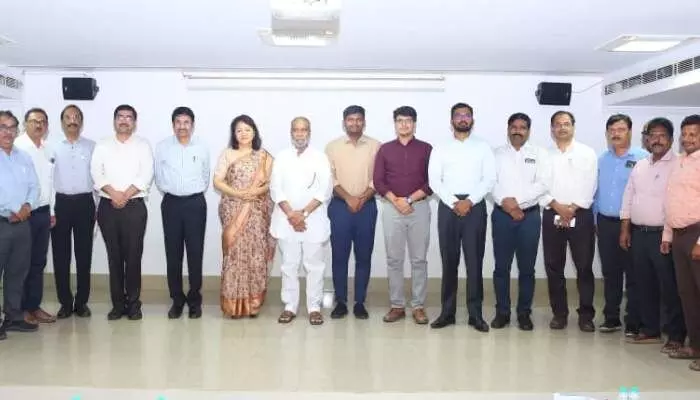గిరిజన ప్రాంతాల్లో వైద్య సేవల బలోపేతమే లక్ష్యం..ఆరోగ్య సూచీలపై మంత్రి సమీక్ష గిరిజన ప్రాంతాల్లో వైద్య సేవల బలోపేతమే లక్ష్యం..ఆరోగ్య సూచీలపై మంత్రి సమీక్ష