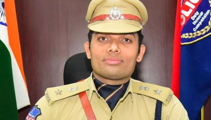 అక్రమ సెక్యూరిటీ ఏజెన్సీలు... కరీంనగర్లో ఏడు సంస్థలపై కేసులు నమోదు అక్రమ సెక్యూరిటీ ఏజెన్సీలు... కరీంనగర్లో ఏడు సంస్థలపై కేసులు నమోదు