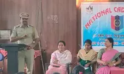 ‘మంచి లక్ష్యంతో ముందుకు సాగాలి’.. విద్యార్థులకు  ఎక్సైజ్ ఎస్సై కీలక సూచనలు
