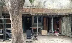 పాడుబడ్డ కార్యాలయంలో పని చేసేదెలా..!