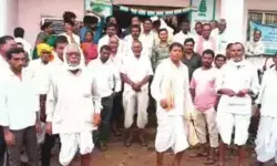 యూరియా సిండికేట్ దందా..