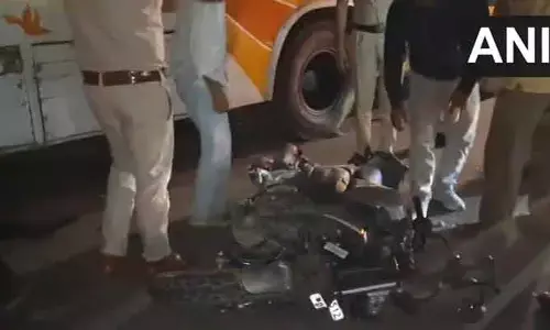 ఘోర రోడ్డు ప్రమాదం.. బైక్‌లను ఢీకొట్టిన బస్సు, నలుగురు దుర్మరణం!