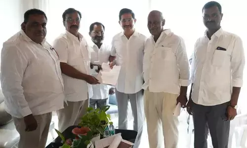 పేదల ఇండ్లు కూల్చొద్దు.. ఎంపీ వేం నరేందర్ రెడ్డికి సీపీఐ నాయకుల వినతి