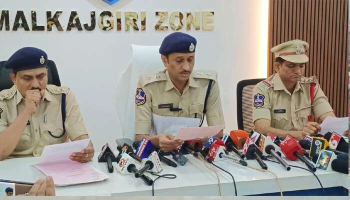 డబుల్ బెడ్‌రూమ్ ఇళ్ల పేరుతో  భారీ స్కామ్.. జీహెచ్‌ఎంసీ ఉద్యోగిని సహా ముగ్గురు అరెస్ట్