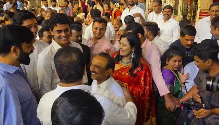 అరుదైన దృశ్యం.. అప్యాయంగా పలకరించుకున్న కేటీఆర్, ఈటల