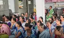 వడ్డీ లేని రుణాలపై డ్వాక్రా మహిళలకు అవగాహన