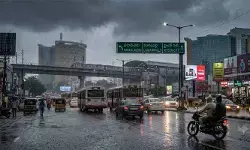 హైదరాబాద్‌ నగరాన్ని కామ్మెస్తున్న దట్టమైన మేఘాలు.. మరికొద్ది సేపట్లో భారీ వర్షం
