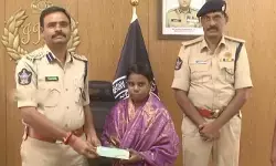 తిరుమలలో నిజాయితీ చాటుకున్న హోటల్ క్యాషియర్