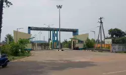 భూ కేటాయింపులపై రాజకీయ దుమారం