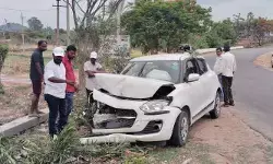 చెట్టును ఢీకొట్టిన కారు.. తహసీల్దార్ రమేష్ గౌడ్‌కు తీవ్ర గాయాలు!