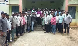 ఫీజుల భారం తగ్గించాలని ఏంఈఓకు వినతి పత్రం..