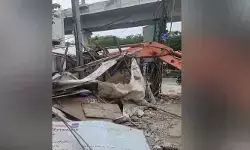 మైండ్ స్పేస్ వద్ద ఫుట్ పాత్ ఆక్రమణలు తొలగింపు