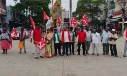 అమరగిరి రోడ్డు పనులు చేపట్టాలని కోరుతూ సీపీఐ రాస్తారోకో..