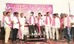 బీఆర్ఎస్‌లో చేరిన కాంగ్రెస్ వార్డు సభ్యుడు