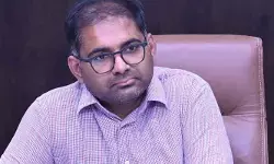 మల్లేపల్లి కొనుగోలు కేంద్రంలో భారీ స్కామ్.. 11 మందిపై కేసులు!
