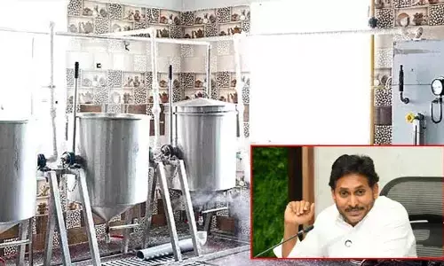 ‘స్మార్ట్ కిచెన్’ పేరుతో మధ్యాహ్న భోజన కార్మికుల పొట్ట కొడుతున్నారు: వైఎస్ జగన్