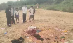 అర్ధరాత్రి గోదావరి తీరంలో క్షుద్రపూజలు.. కోళ్లు, మేకను బలిచ్చి వదిలేసిన ఆనవాళ్లు!