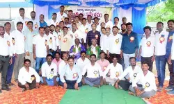 చదివిన బడిలో మళ్లీ కలిసిన స్నేహితులు..