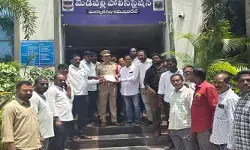 జర్నలిస్టుల పై దాడి ప్రజాస్వామ్యంపై దాడే : టీయూడబ్ల్యూజే (ఐజేయూ)