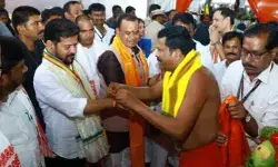 సీఎం రేవంత్ రెడ్డికి ధర్వేశిపురం శ్రీ ఎల్లమ్మ ఆలయ అర్చకుల పూర్ణకుంభ స్వాగతం