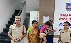 కన్నీటి నుంచి చిరునవ్వుకు.. తల్లిదండ్రుల చెంతకు చేరిన చిన్నారి