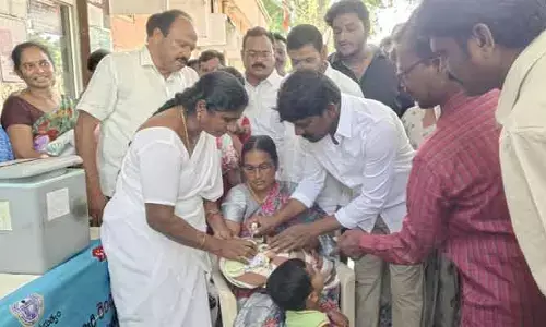 నకిరేకల్‌లో పల్స్ పోలియో కార్యక్రమంలో ప్రభుత్వ విప్, ఎమ్మెల్యే వేముల