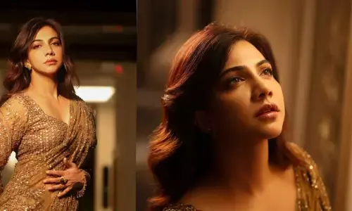 పలుచటి గోల్డ్ శారీలో.. పవిటను పక్కకు జరిపి ఆకట్టుకున్న మడోన్నా సెబాస్టియన్