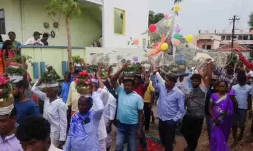 గంగాజలంతో గ్రామ దేవతలకు అభిషేకం
