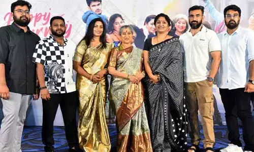 హార్ట్ వార్మింగ్ డ్రామాగా ‘హ్యాపీ జర్నీ’.. ఆకట్టుకుంటోన్న టీజర్