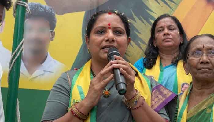 ‘ఇడుపు కాయితం’ అర్థం కావాలంటే పవన్‌ను అడగండి: కల్వకుంట్ల కవిత సంచలన వ్యాఖ్యలు