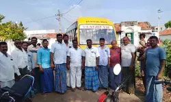‘ప్రైవేట్ బడికి పంపం’.. స్కూల్ వ్యాన్‌ను అడ్డుకున్న గ్రామస్తులు