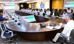హైదరాబాద్ ప్లస్‌గా అమరావతి నిర్మాణం జరగాలి: కాంట్రాక్టర్లకు సీఎం ఆదేశం
