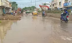 ఎల్లారెడ్డి ప్రధాన రహదారి పై మురుగు నీటి ప్రవాహం