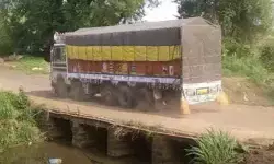 వర్షం కురిస్తే చాలు.. వీరన్న వాగు వద్ద ప్రయాణమంటేనే గుబులు