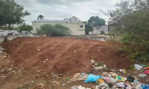 600 గజాల ప్రభుత్వ భూమి కబ్జా..