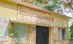 సమయపాలన పాటించని పల్లె దవాఖాన సిబ్బంది