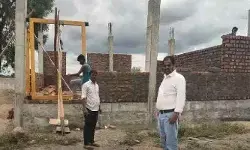 మహిళా సమాఖ్య భవన నిర్మాణం పనులను పరిశీలించిన ఏఈ